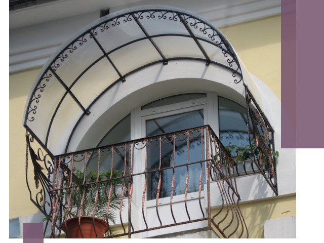 Козырьки над балконом в Апшеронске — изготовление и монтаж